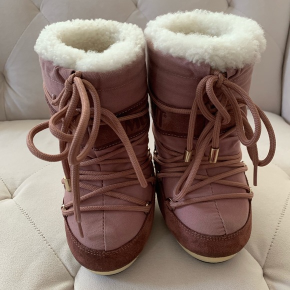 Moon Boot Other - Moon boots girls